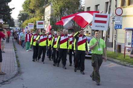 Reprezentacja Austrii w trakcie pochodu